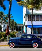 Klassisk amerikansk bil på South Beach i Miami